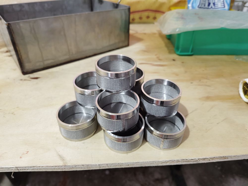 拉菲国际小编教你提升烧结网的使用周期